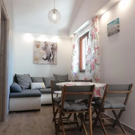 Apartment Tudija *