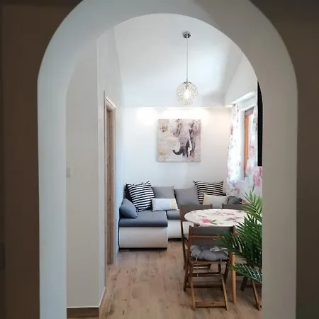 Tudija Apartment *