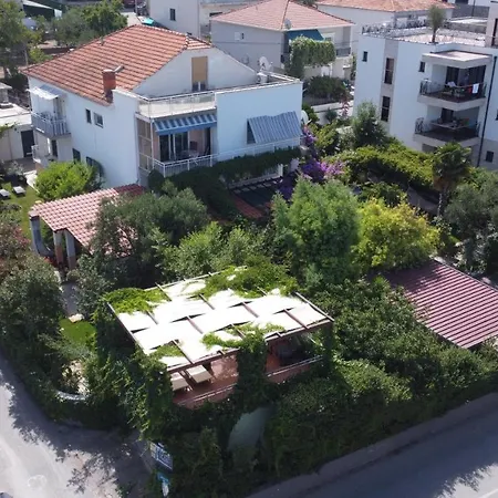 Tudija Apartment *